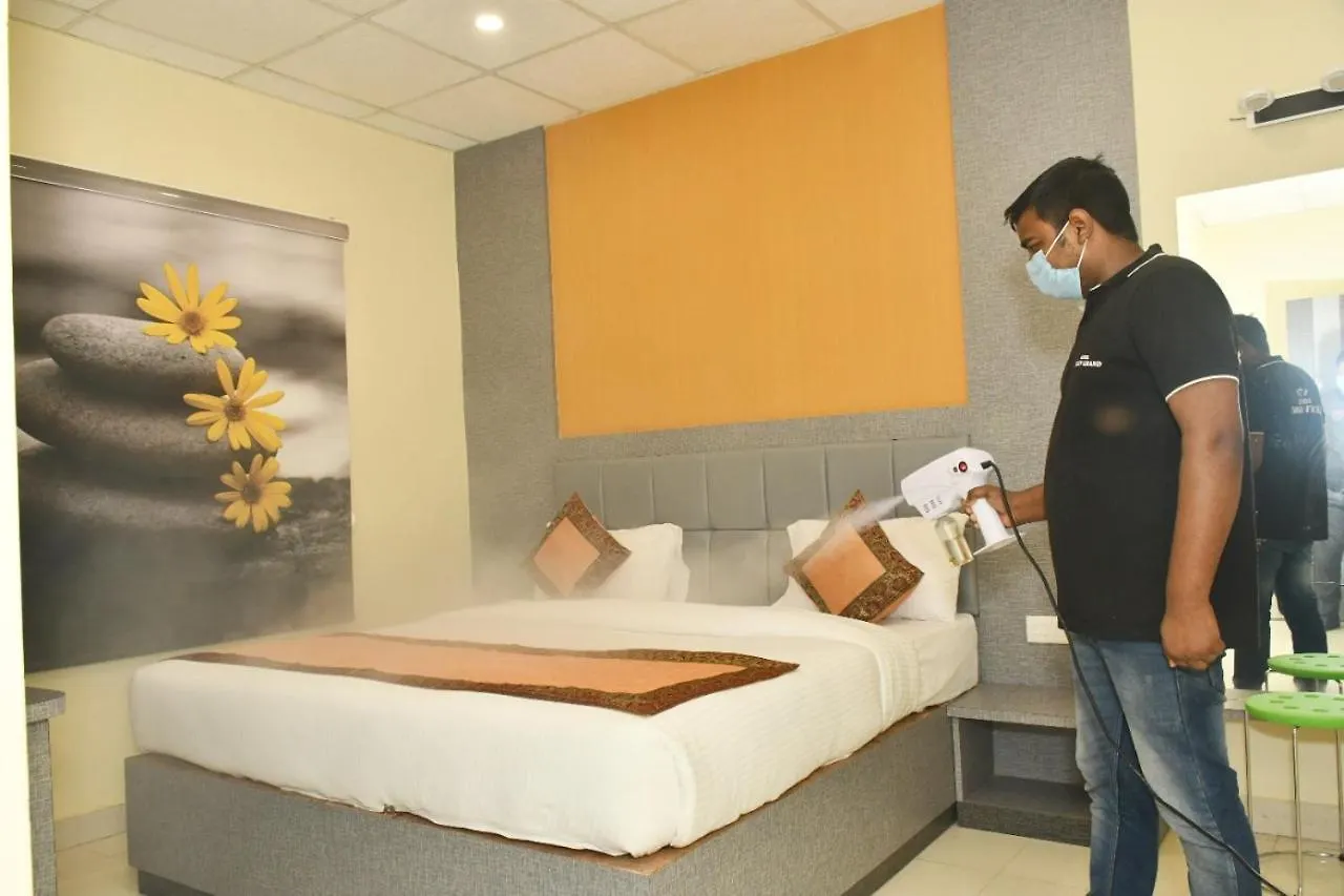 Hotel Tridev Grand Benares 3*,  India